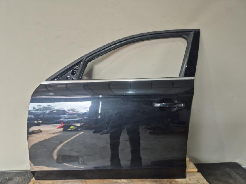 Front left door (Audi New A4 2014)