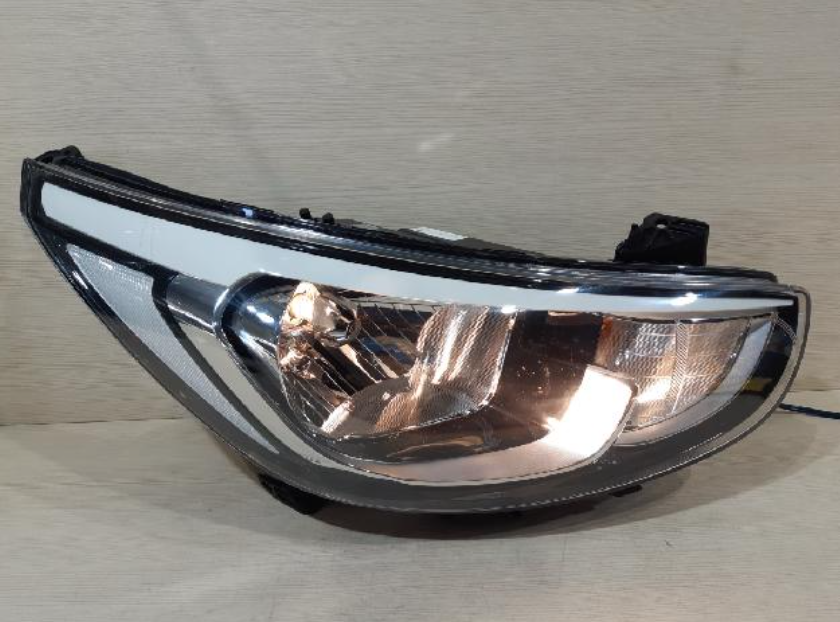 Right Headlight (Hyundai Accent RB 2015)