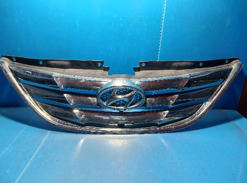 Grille (Hyundai YF Sonata 2011)